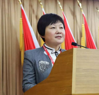 順義區(qū)工商聯(lián)黨組書記、順義區(qū)常務(wù)副主席單曉梅做工作報(bào)告